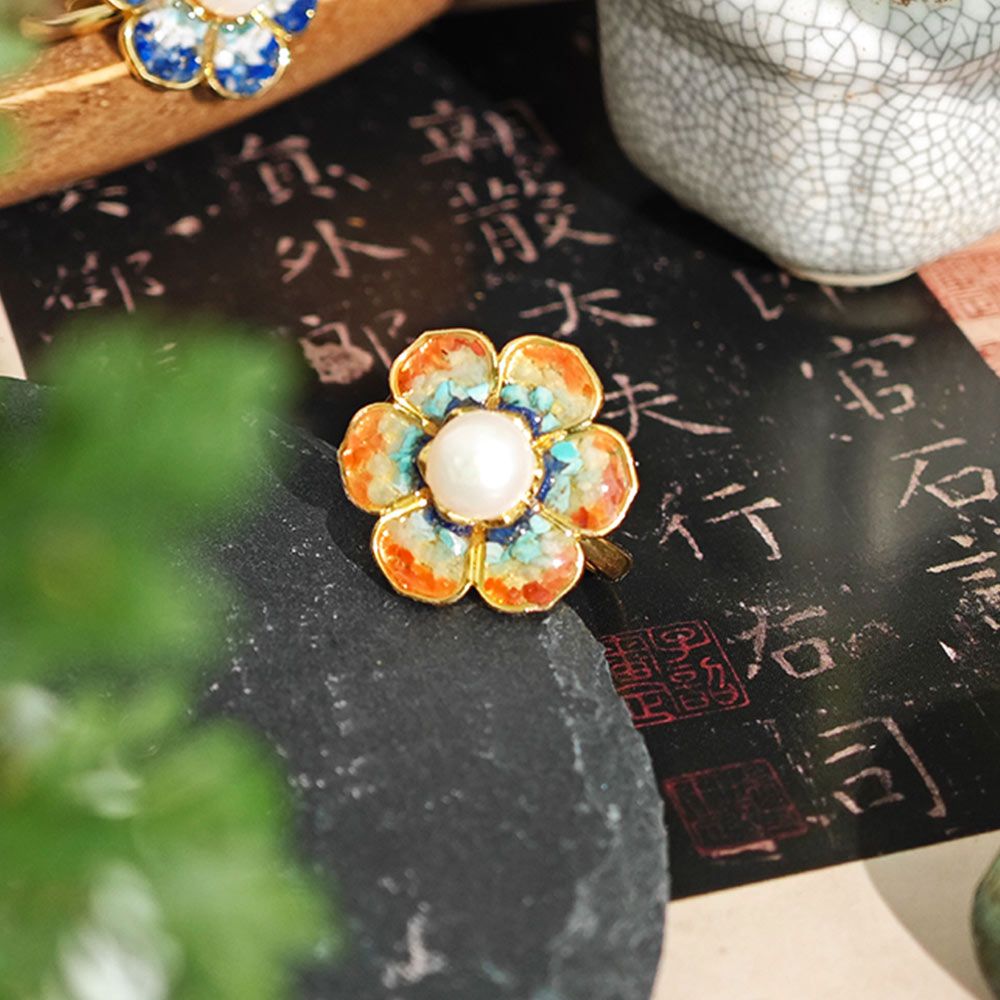 Color Stone Inlay South Red Baoxiang Flower Ring – Dunhuang Red