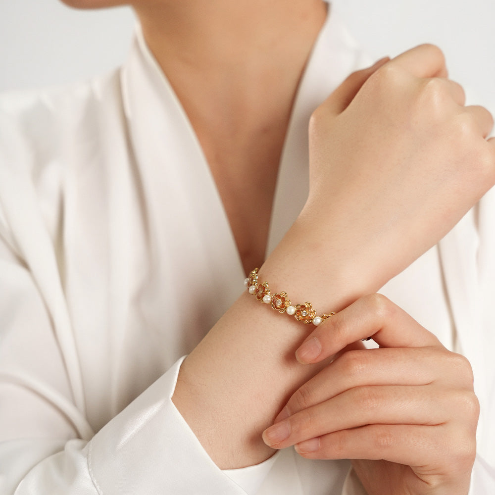 Pearl Bracelet with Stone Inlay and Peach Blossom Design