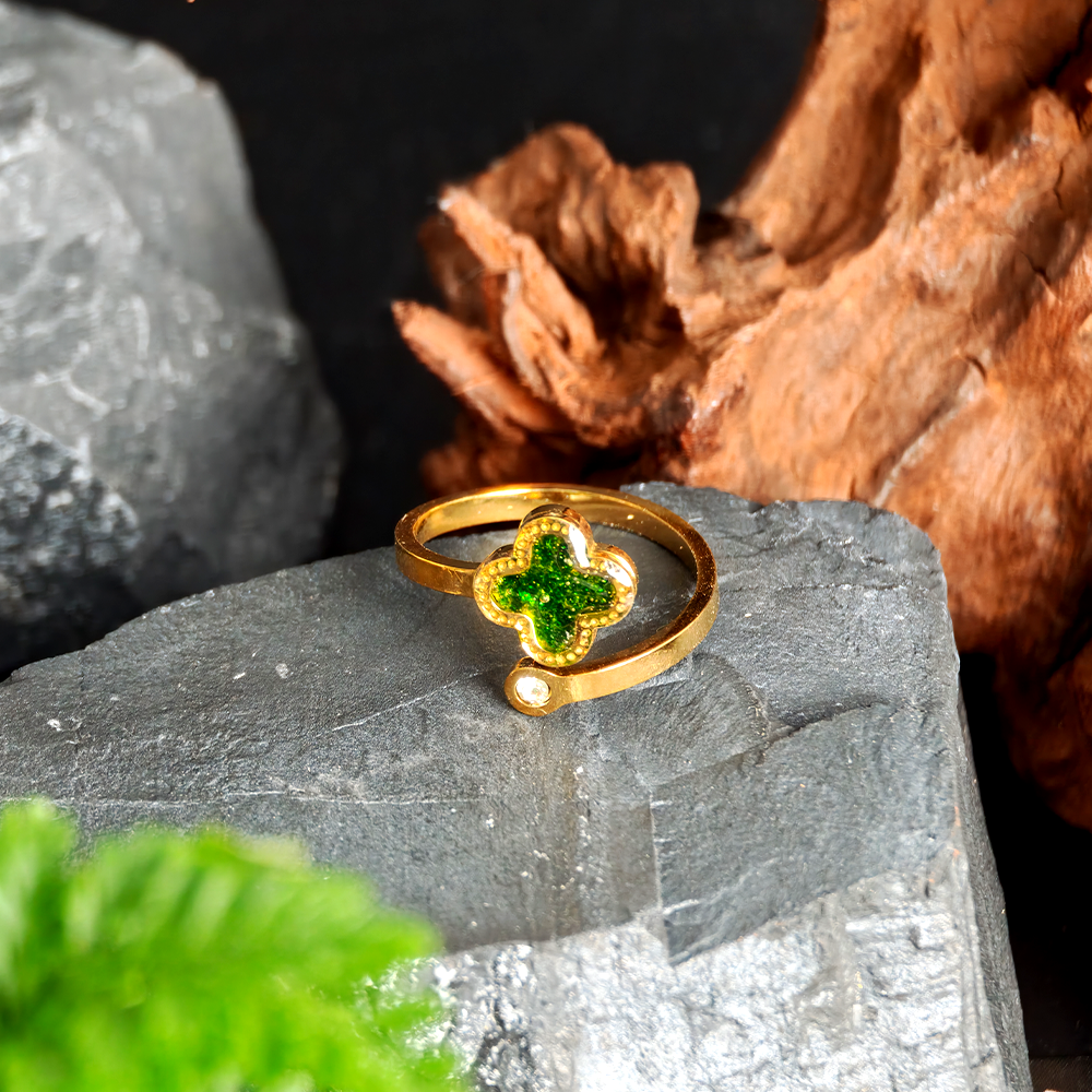 Colored Stone Inlay Ring – Emerald Four-Leaf Clover with Diamonds