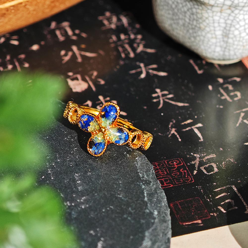 Rainbow Stone Inlaid Four-Leaf Clover B-Shaped Ring in Sapphire Blue Gradient