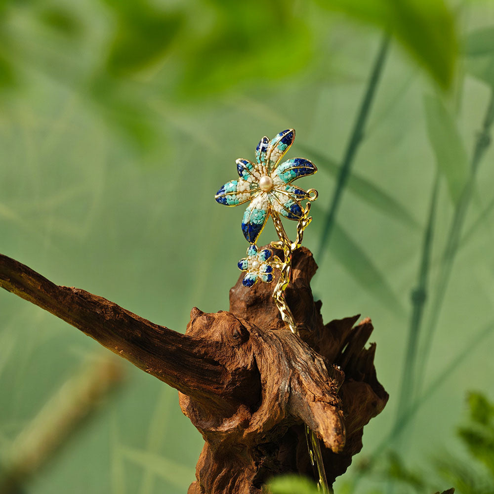 Blue-and-white Hairpin with Pearl Chrysanthemum and Stone Inlay