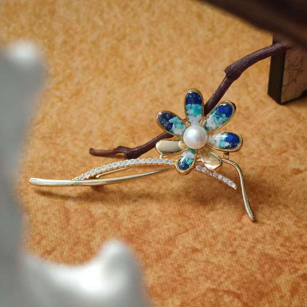 Clover Stone Inlay Daisy Brooch – Blue & White