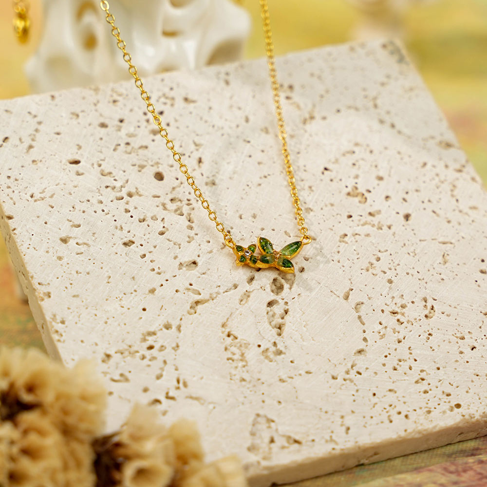 Color Stone Inlaid Emerald Green Osmanthus Necklace