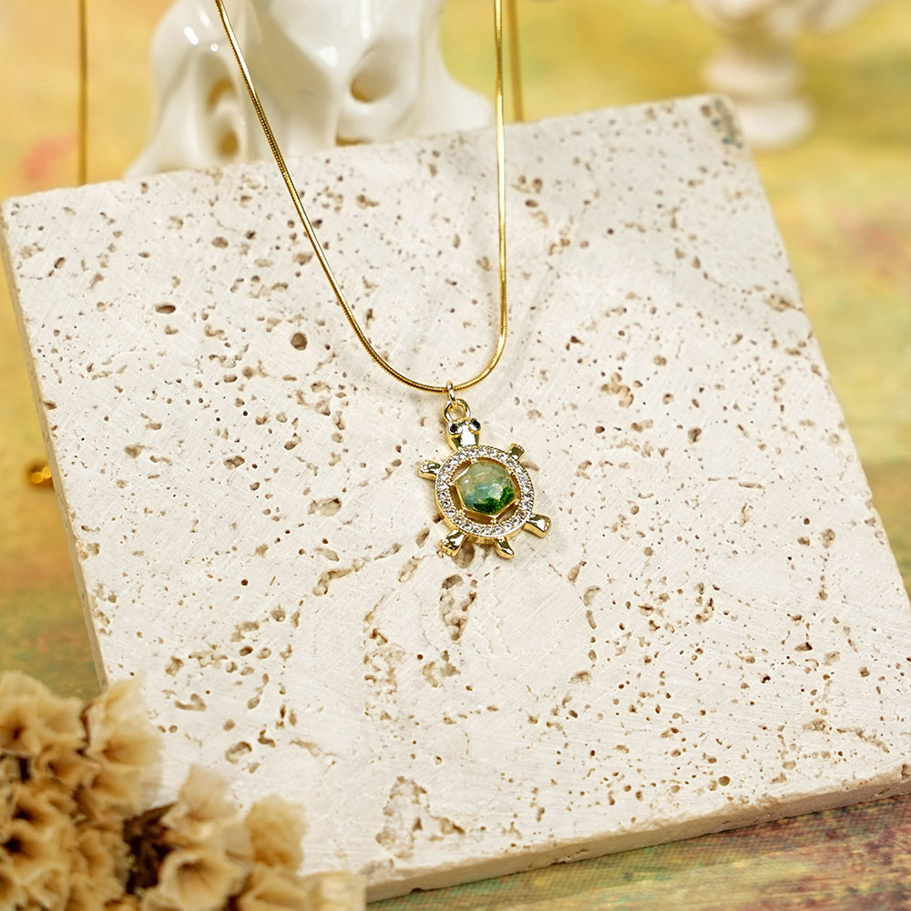 Color Stone Inlay Openwork Tortoise Necklace – Emerald Green