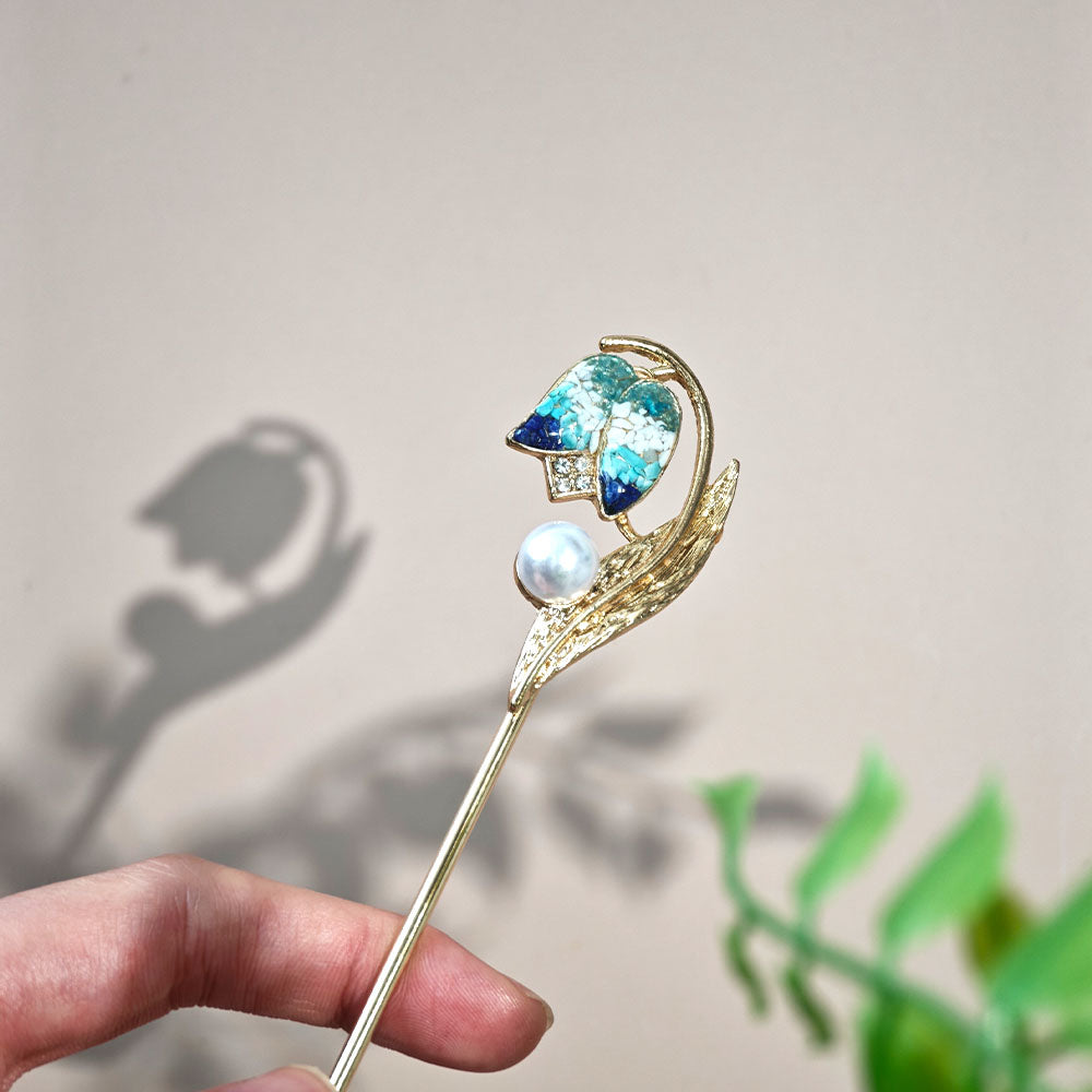 Blue-and-white pattern tulip hairpin with inlaid colored stones