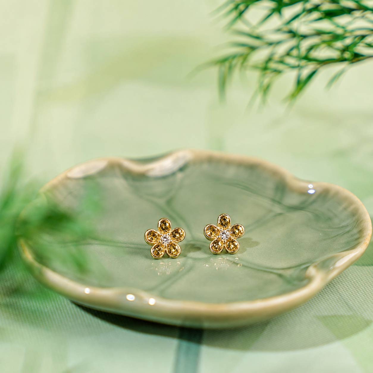 Color Stone Inlay Gilded Studs – Five-Petal, Black Obsidian