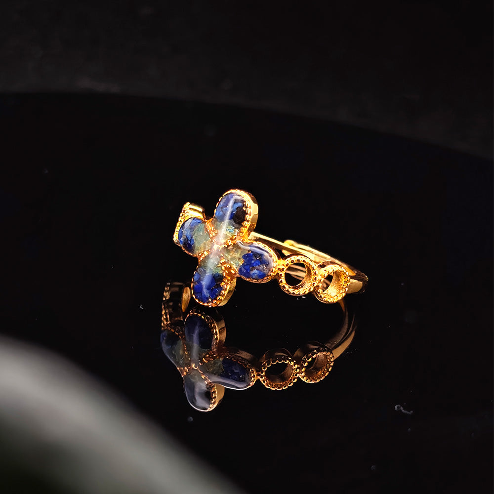Rainbow Stone Inlaid Four-Leaf Clover B-Shaped Ring in Sapphire Blue Gradient
