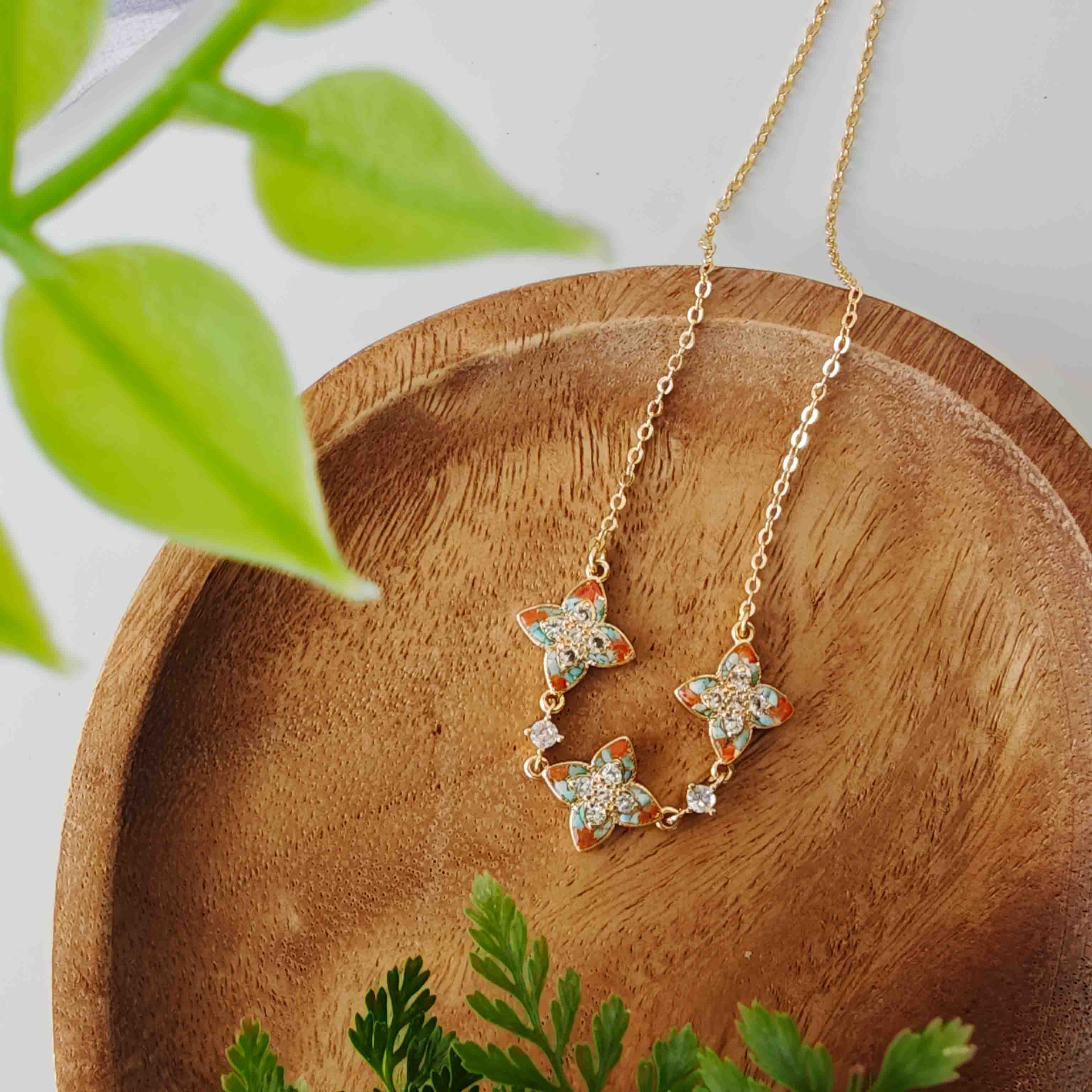 Color Stone Inlay Pointed Four-Leaf Clover Necklace – Dunhuang Series