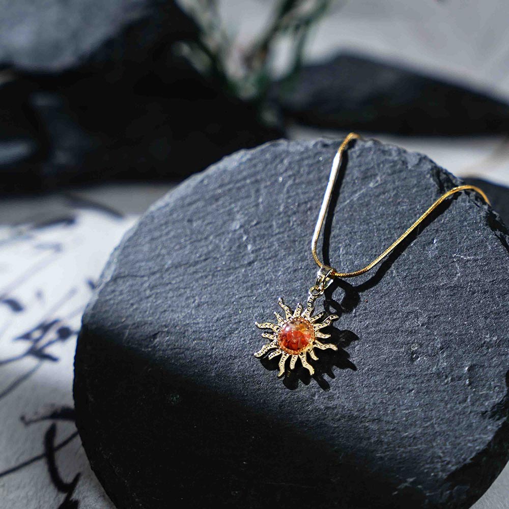 Color Stone Inlay Sun Necklace – Vibrant Red