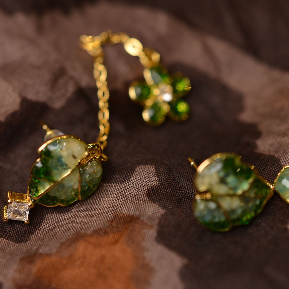 Jade Green Asymmetrical Gourd Flower Stone Inlay Earrings