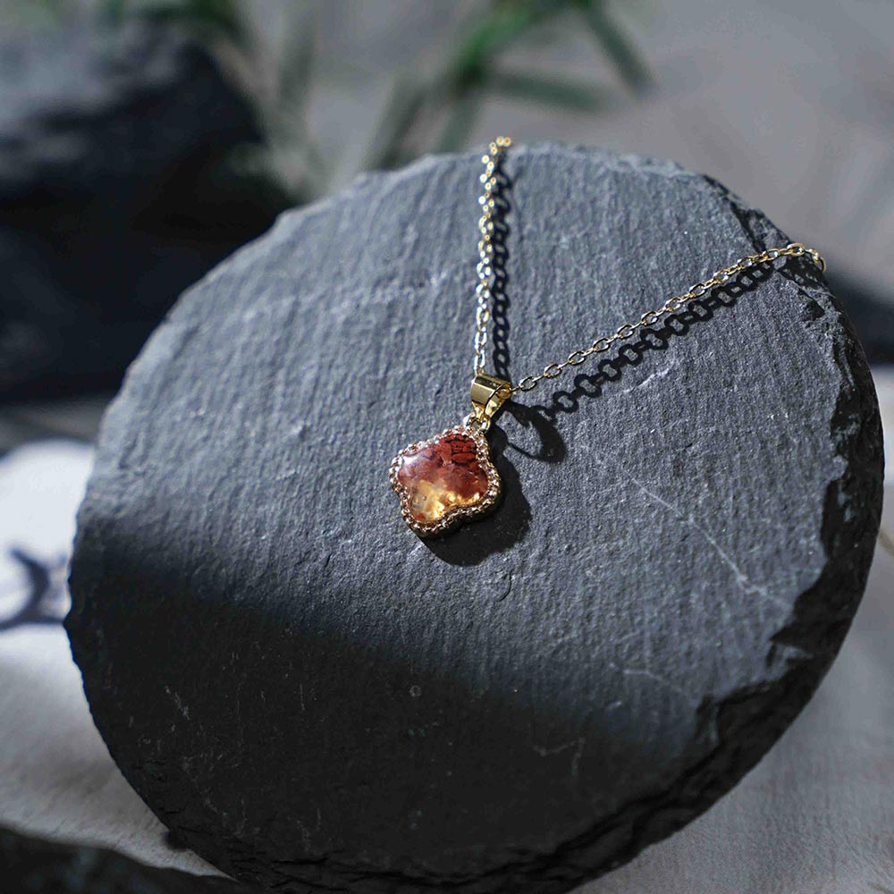 Color Stone Inlay Necklace – Zircon & Four-Leaf Clover, Red