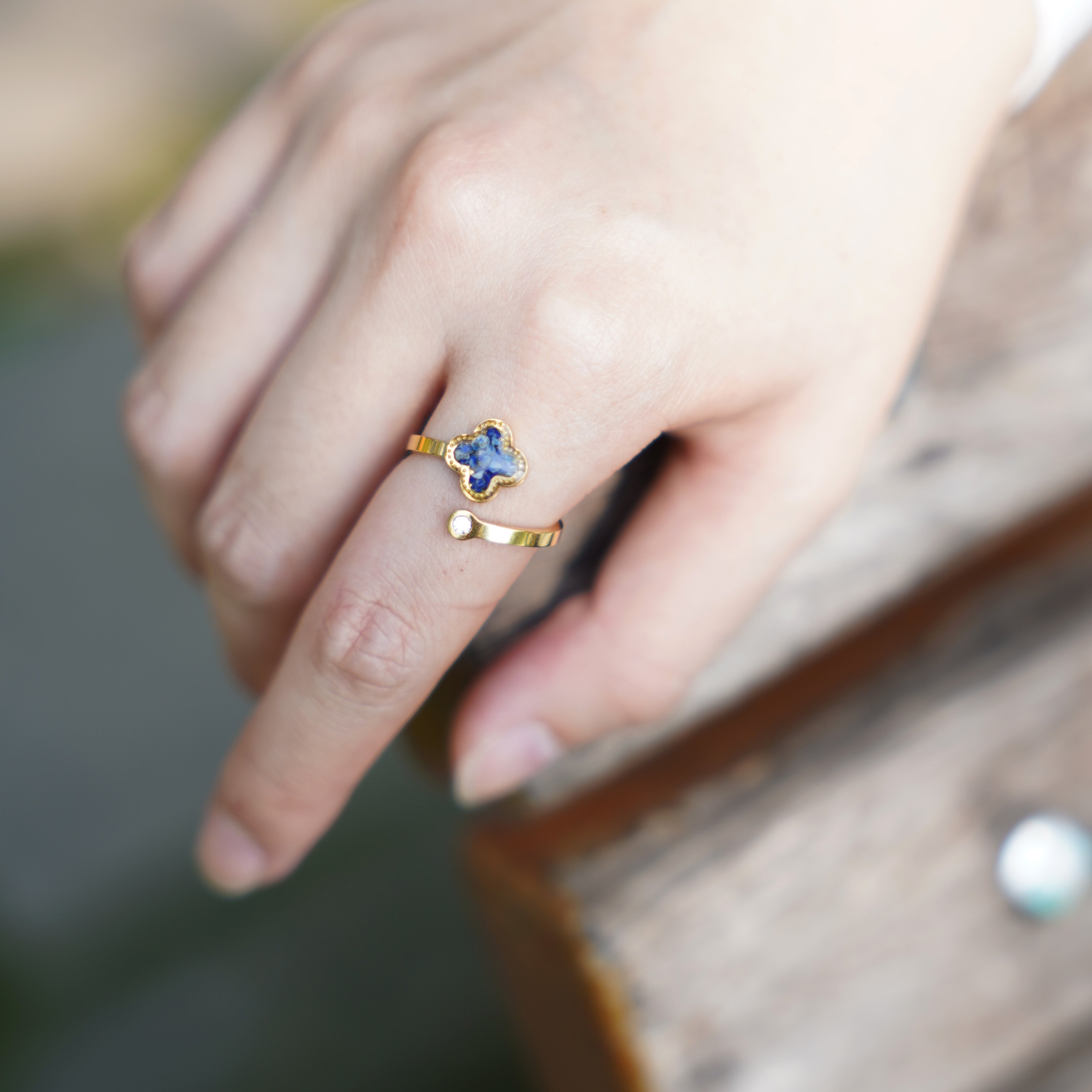 Colored Stone Inlaid Lapis Four-Leaf Clover Ring