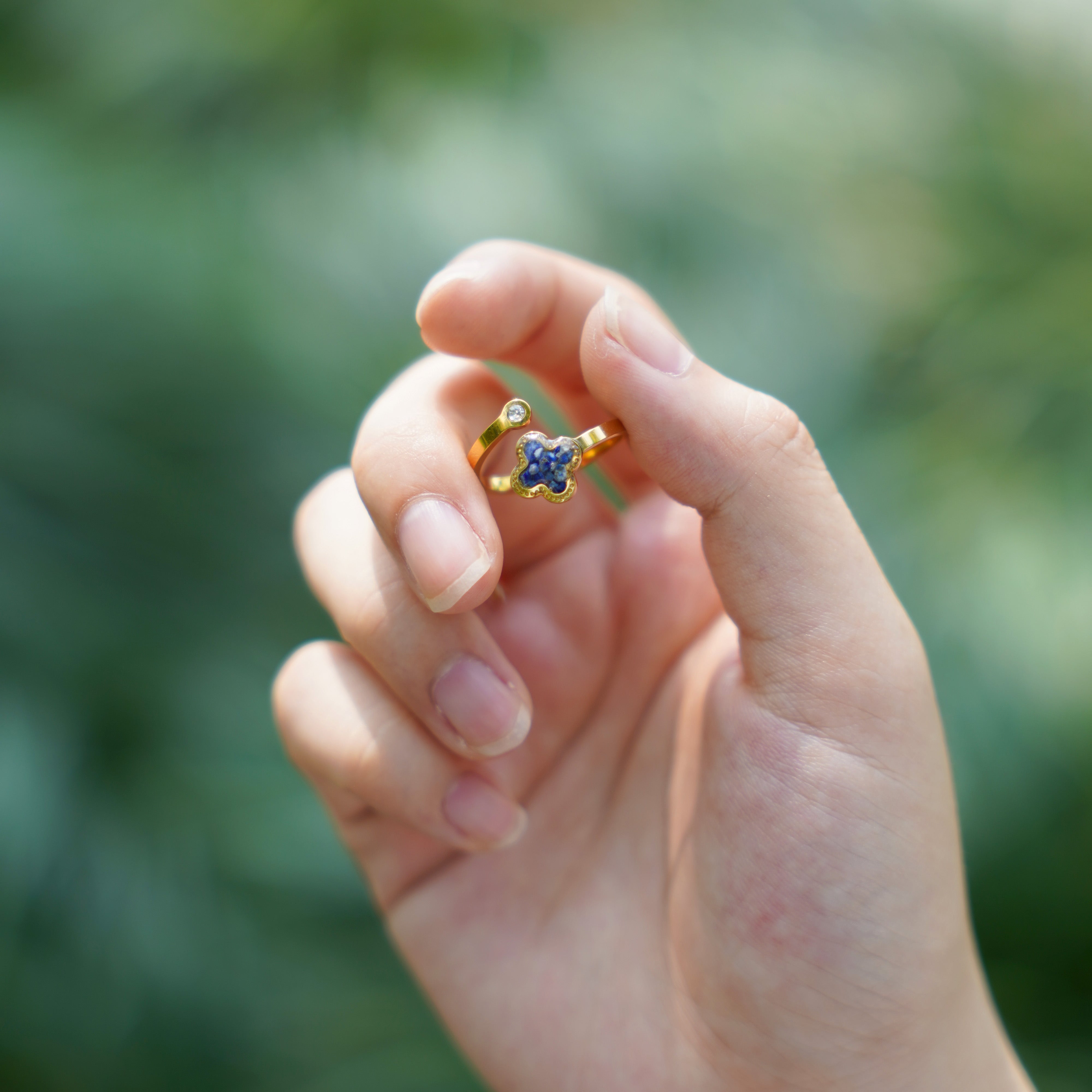 Colored Stone Inlaid Lapis Four-Leaf Clover Ring