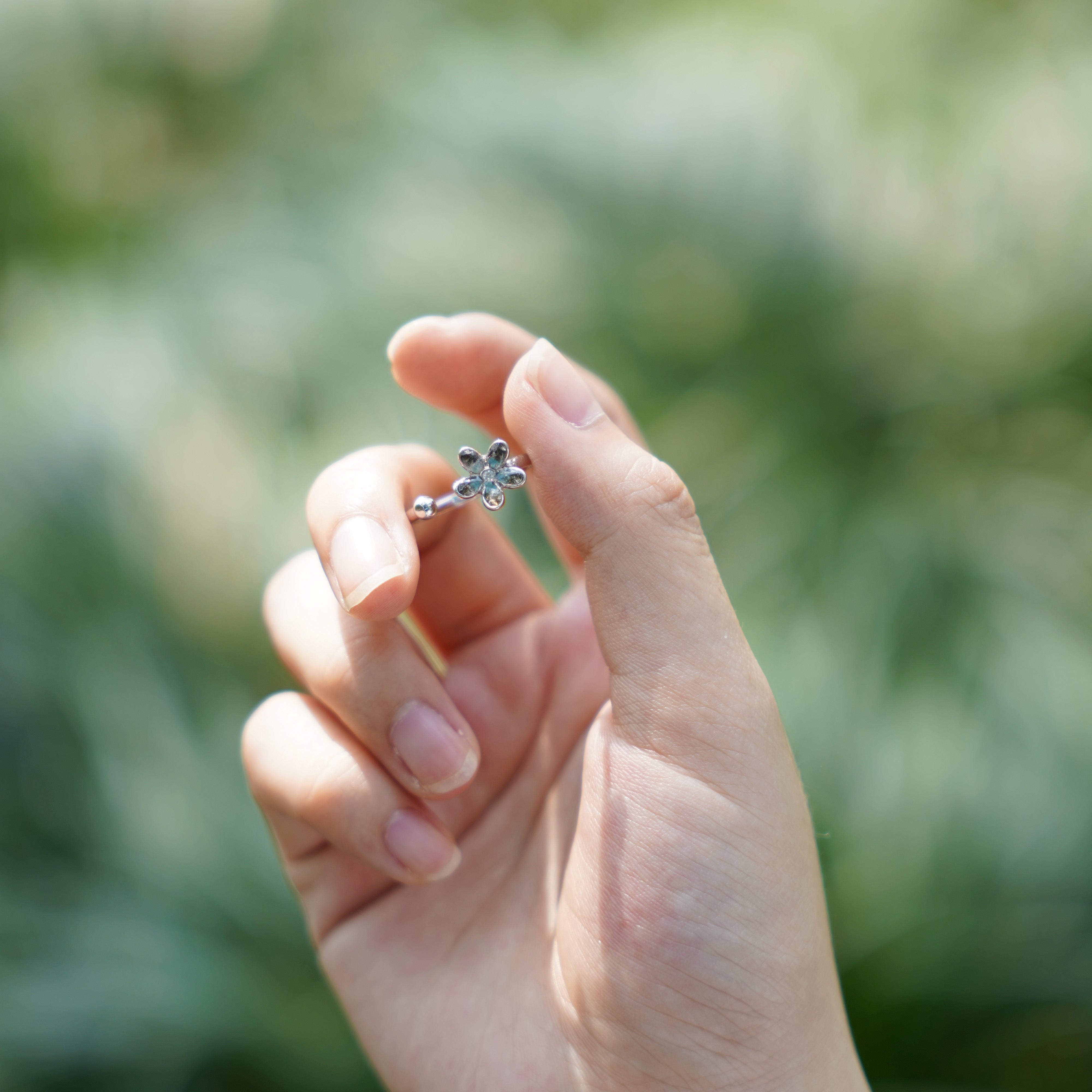 Color Stone Inlay Silver Ring – Obsidian Daisy