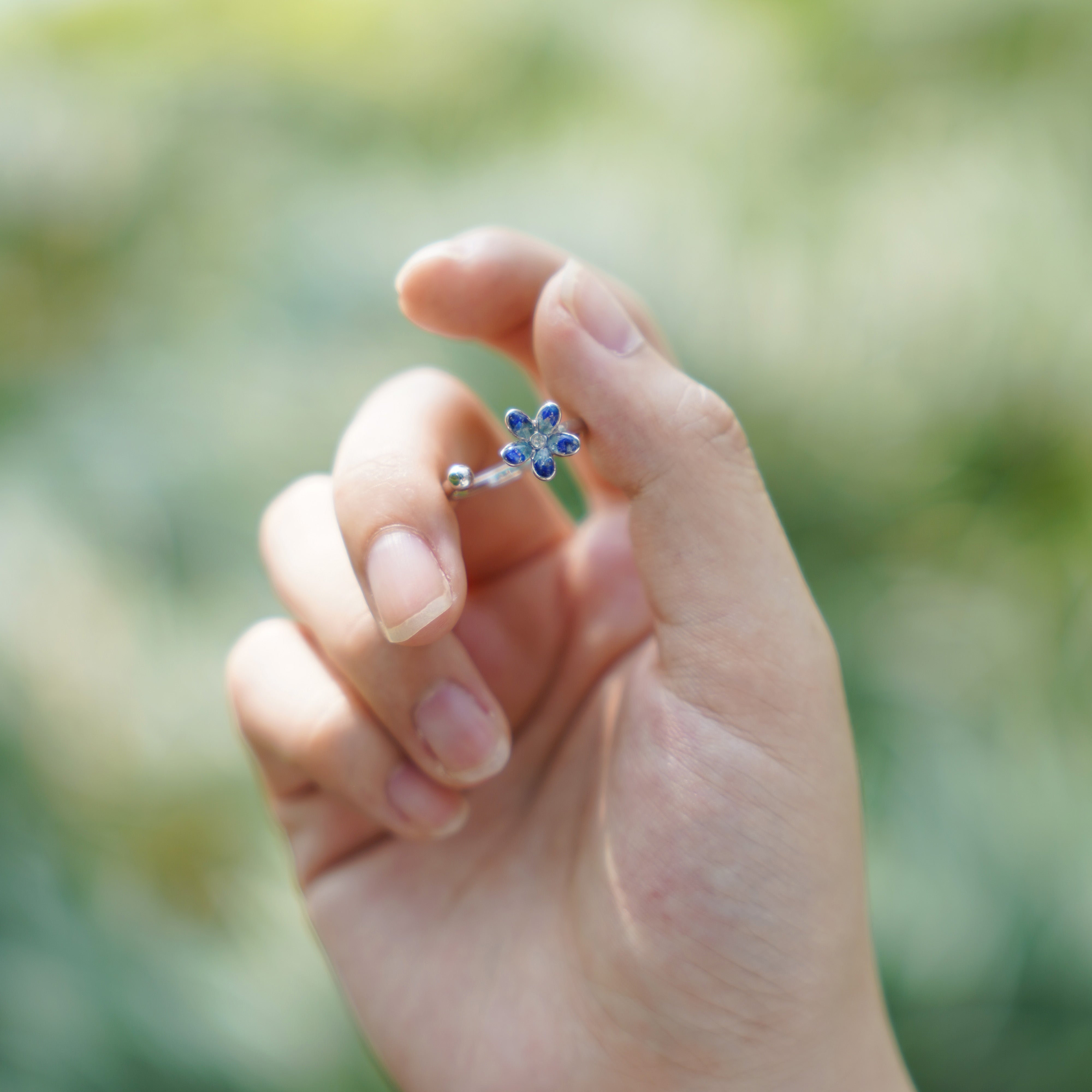 Color Stone Inlay Silver Ring – Royal Blue Daisy