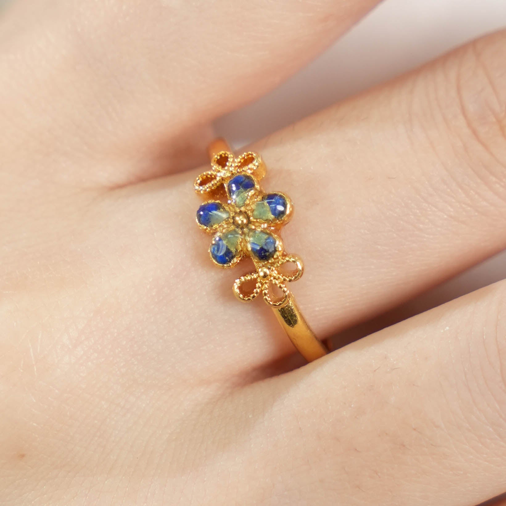 Colored Stone Inlaid Royal Blue Five-Petal Flower Ring