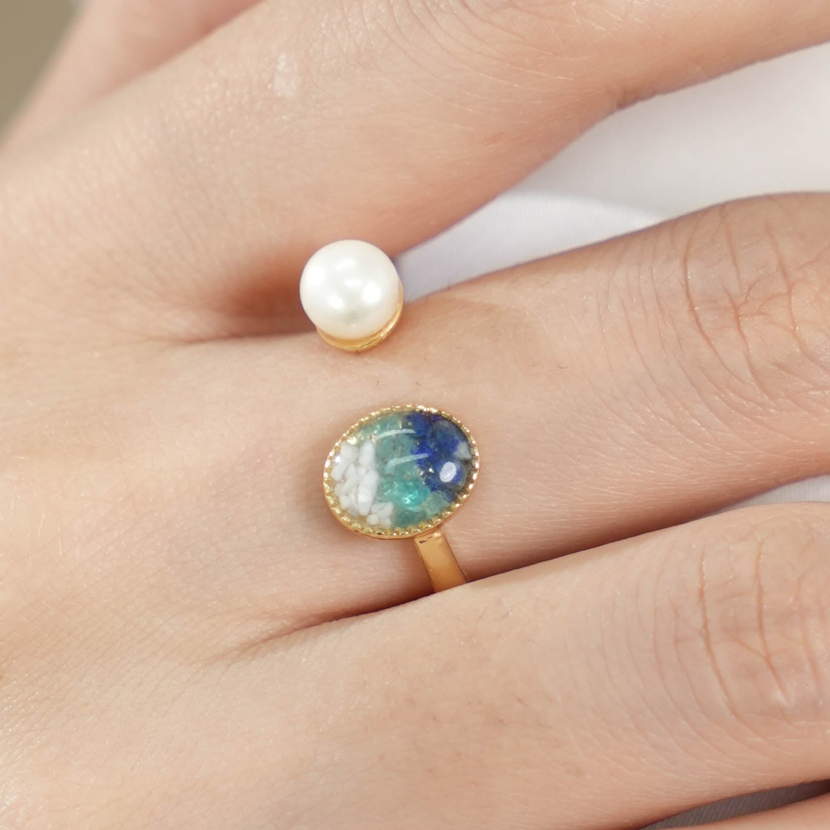 Color Stone Inlay Oval Pearl Ring – Blue & White Series
