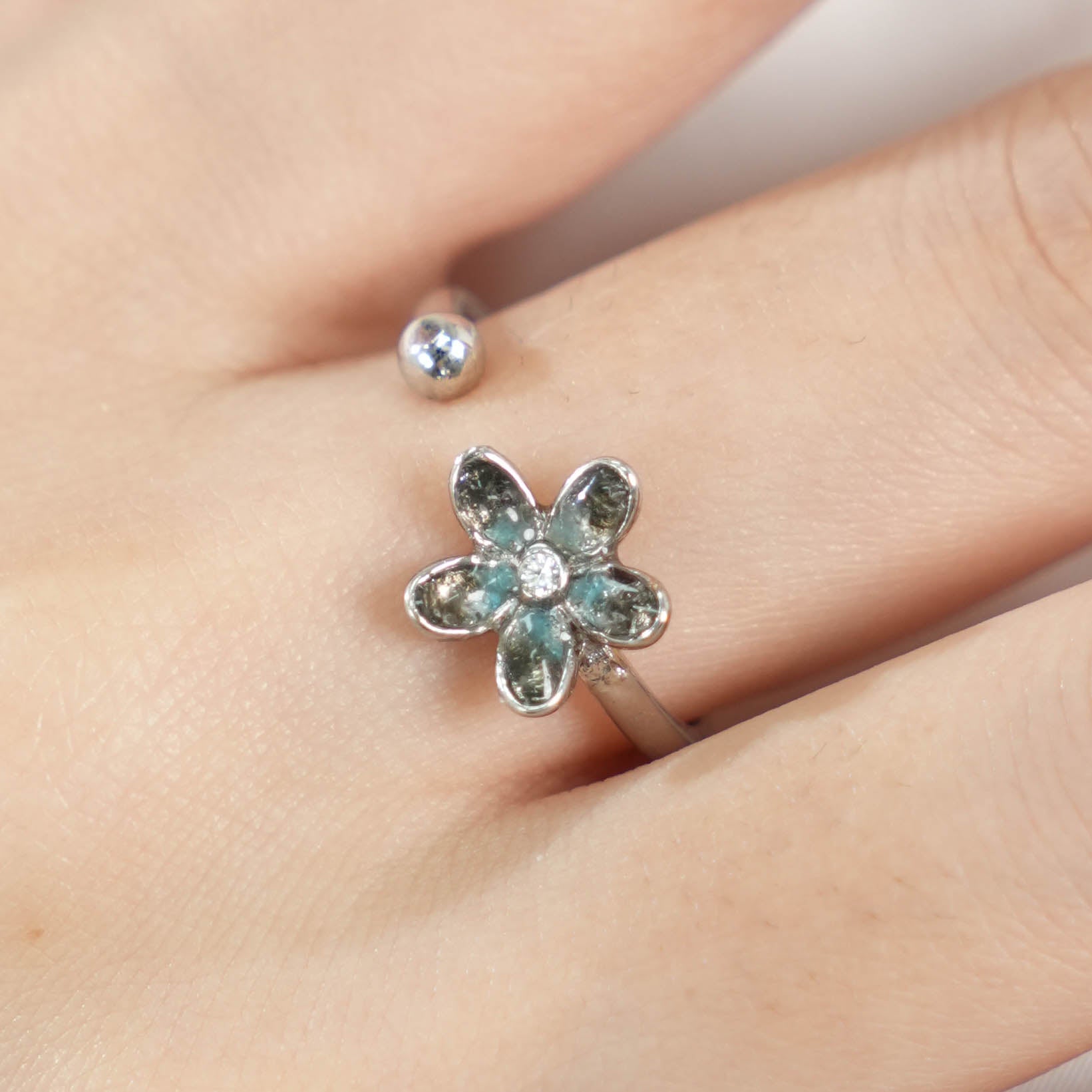 Color Stone Inlay Silver Ring – Obsidian Daisy