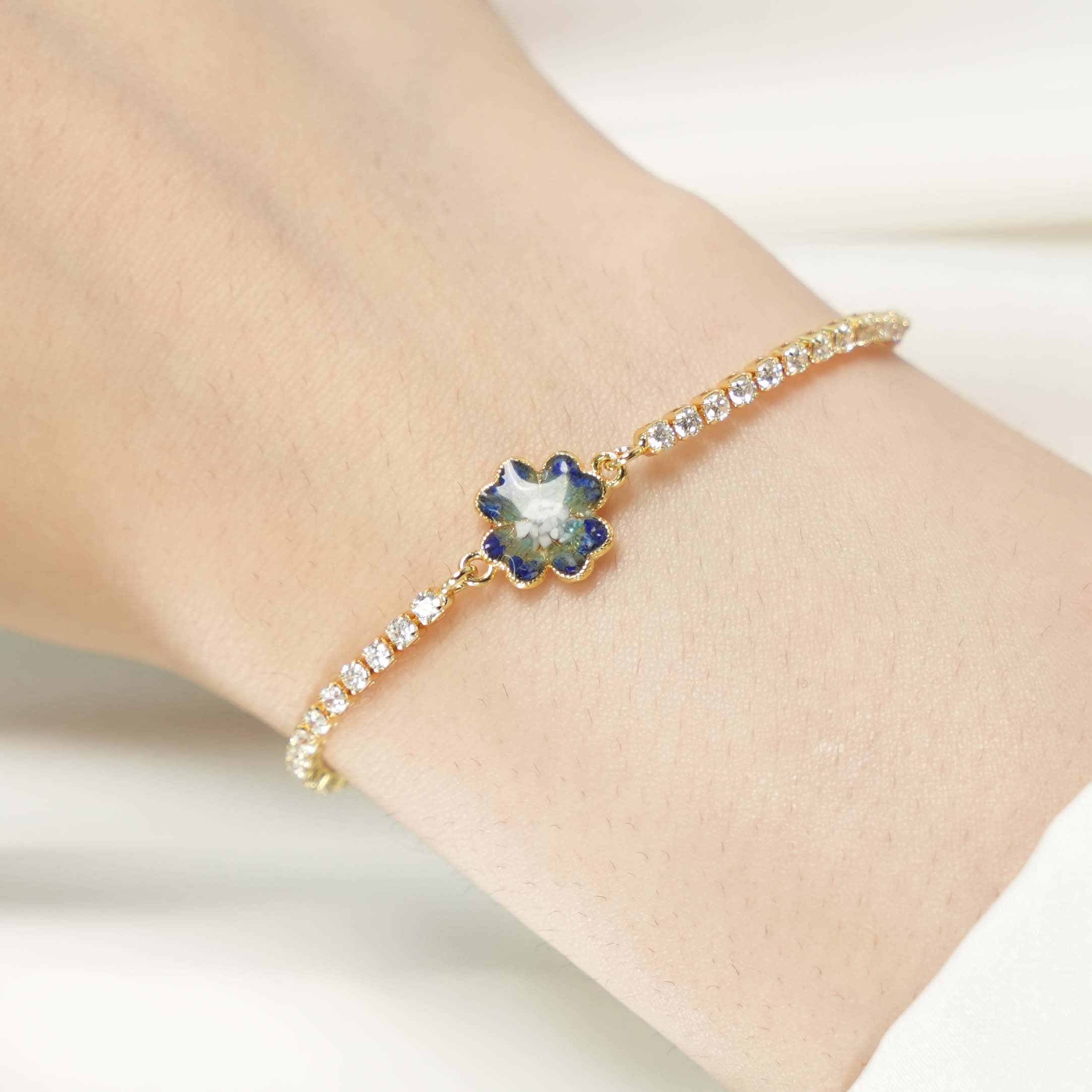 Color Stone Inlay Bracelet – Four-Leaf Clover C, Blue & White Series