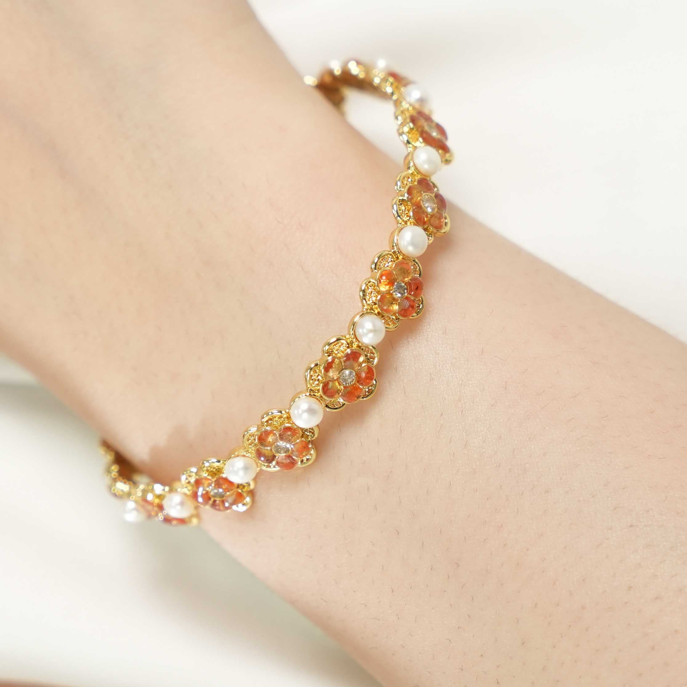 Pearl Bracelet with Stone Inlay and Peach Blossom Design