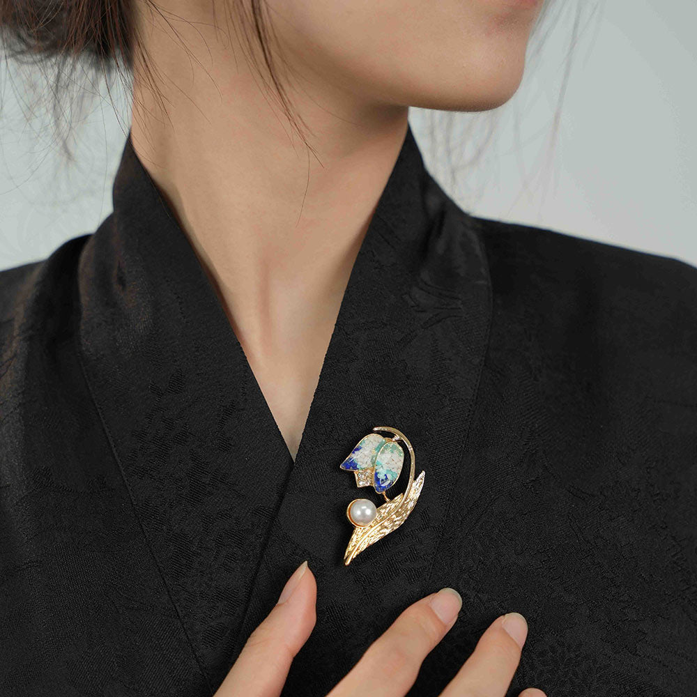 Inlaid Stone Blue-and-White Tulip Brooch