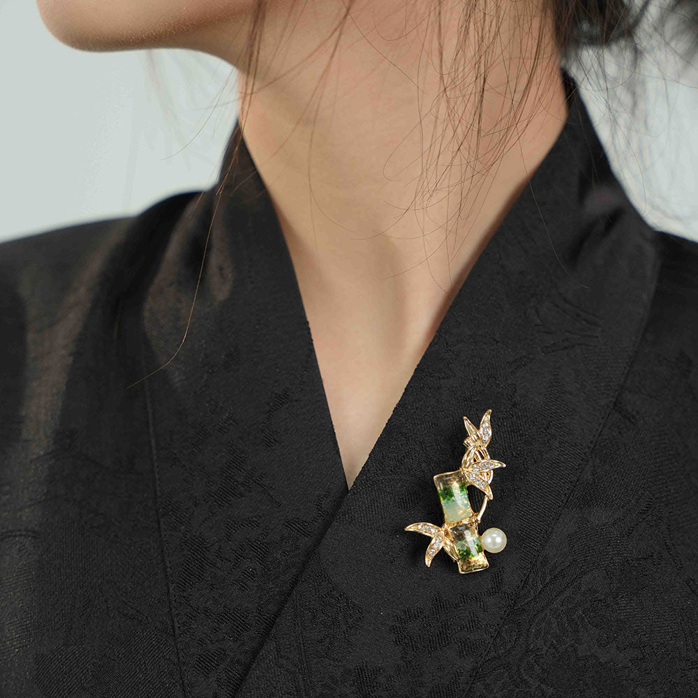 Emerald Green Bamboo Joint Brooch Inlaid with Colored Stones