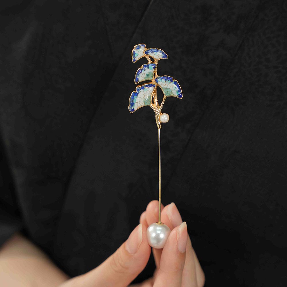 Blue-and-white Ginkgo Leaf Brooch Inlaid with Colored Stones