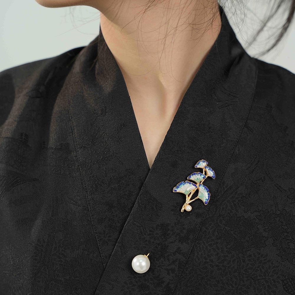 Blue-and-white Ginkgo Leaf Brooch Inlaid with Colored Stones