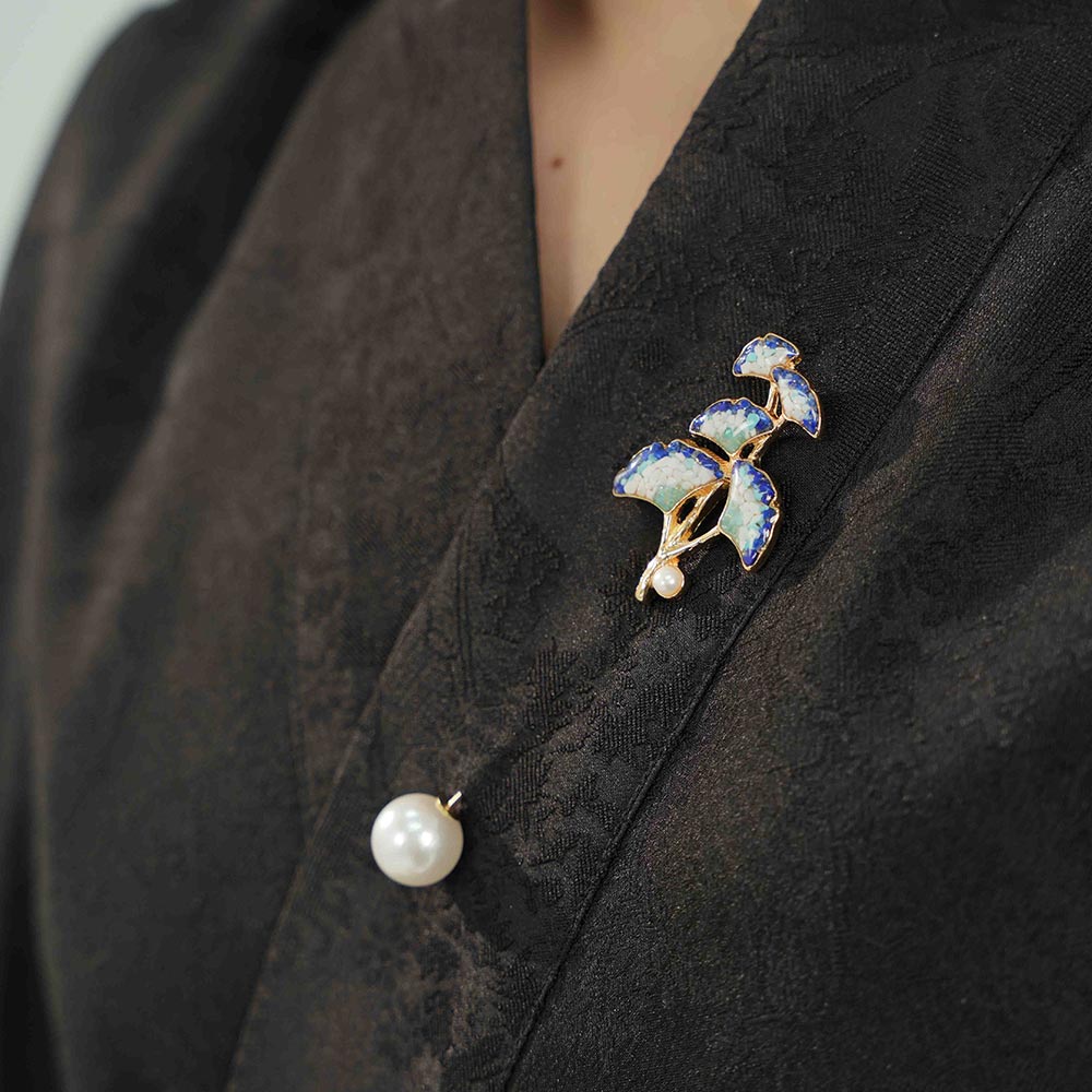 Blue-and-white Ginkgo Leaf Brooch Inlaid with Colored Stones