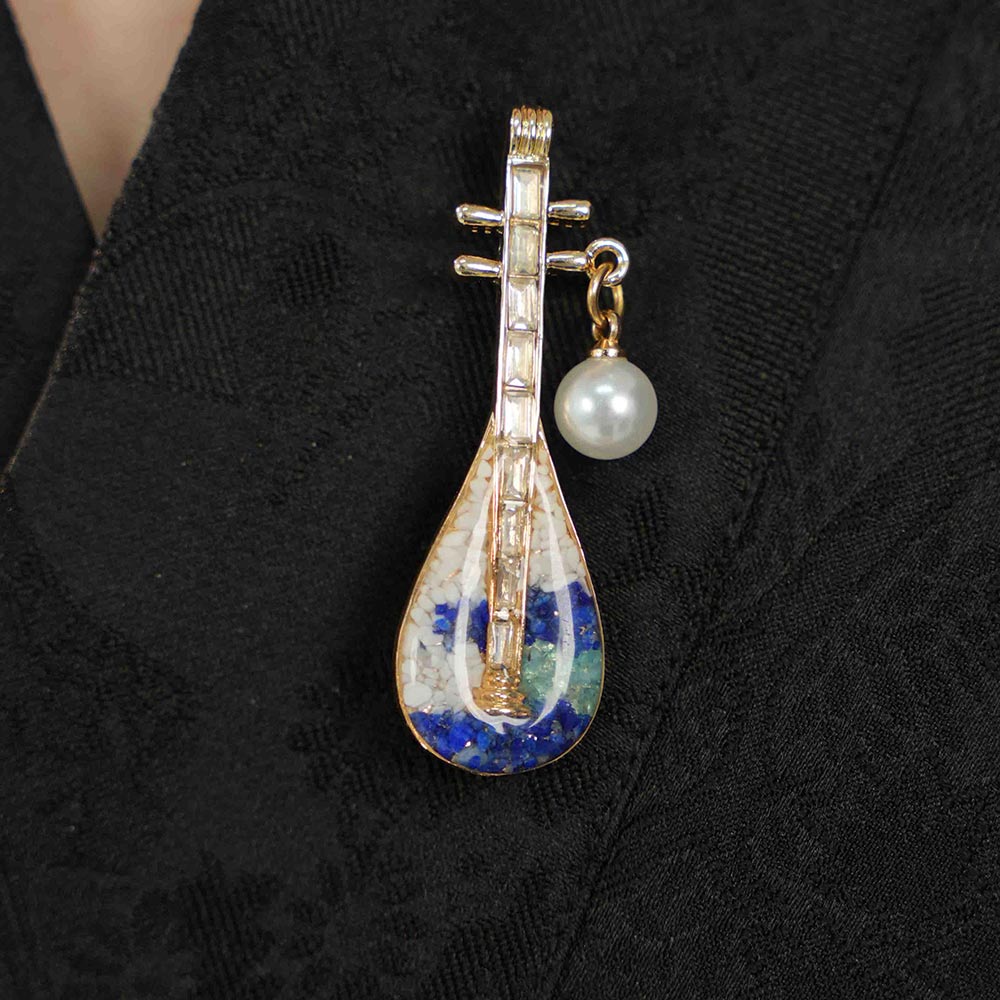 Colored Stone Inlaid Pipa Brooch with Jadeite Green Pearls