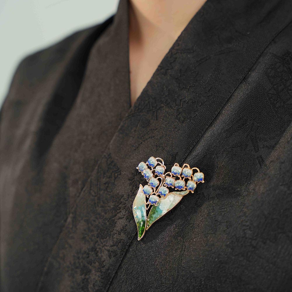 Blue-and-white Lily of the Valley Brooch Inlaid with Colored Stones