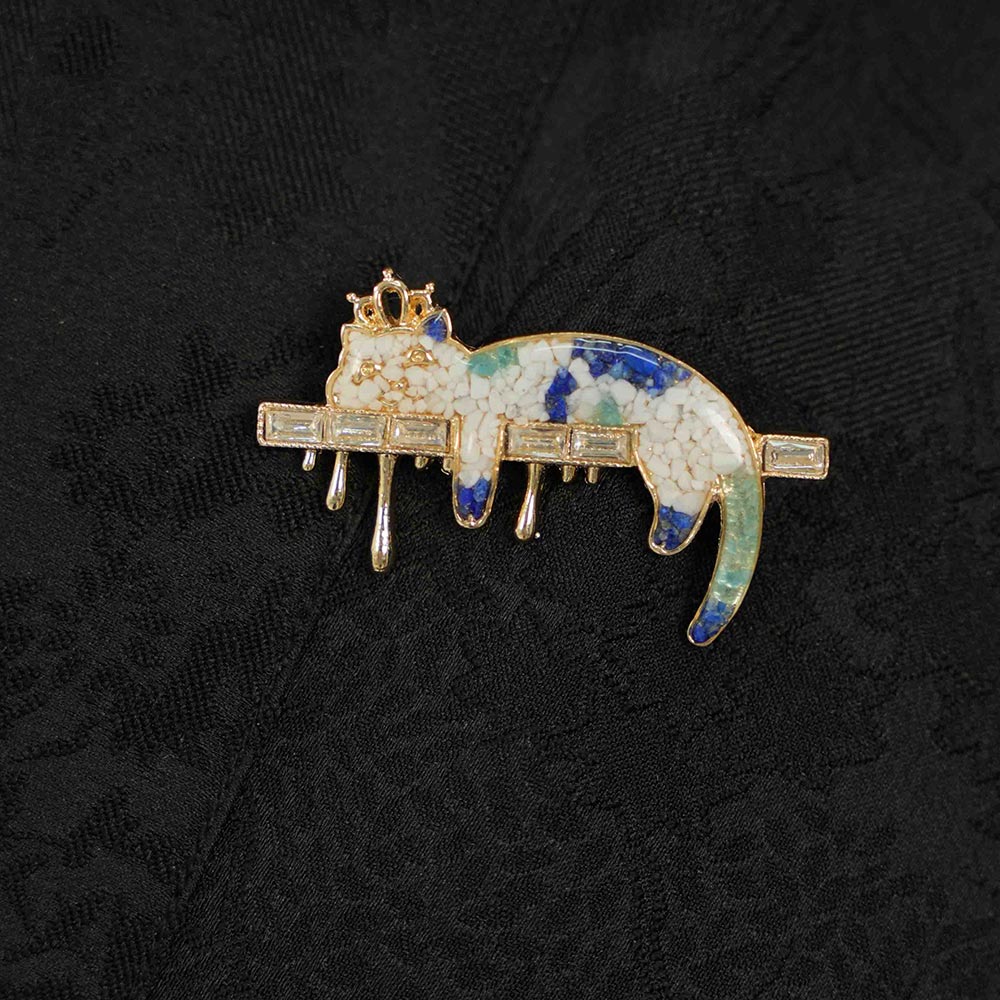 Enameled Blue-and-White Cat Brooch with Colorful Stone Inlay