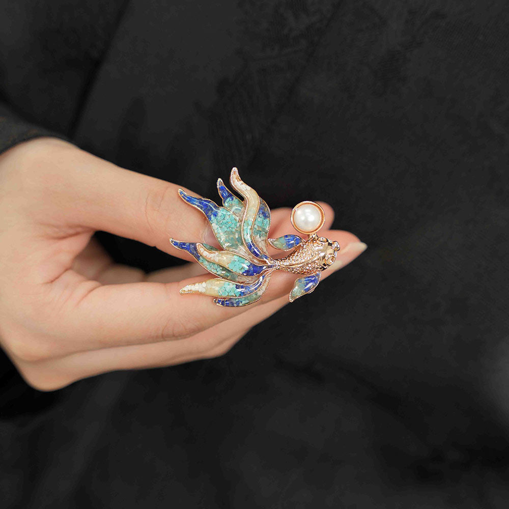 Color Stone Inlay Goldfish Brooch – Blue & White Series
