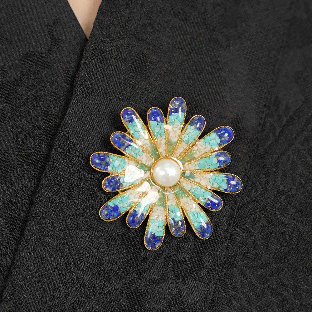 Lapis Chrysanthemum Brooch – Blue & White Porcelain