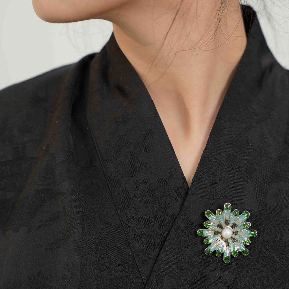 Silver-Inlaid Jade Green Chrysanthemum Brooch