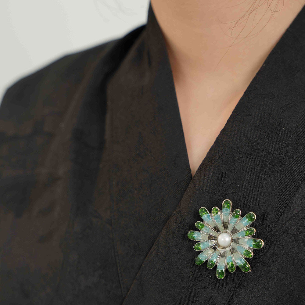 Silver-Inlaid Jade Green Chrysanthemum Brooch