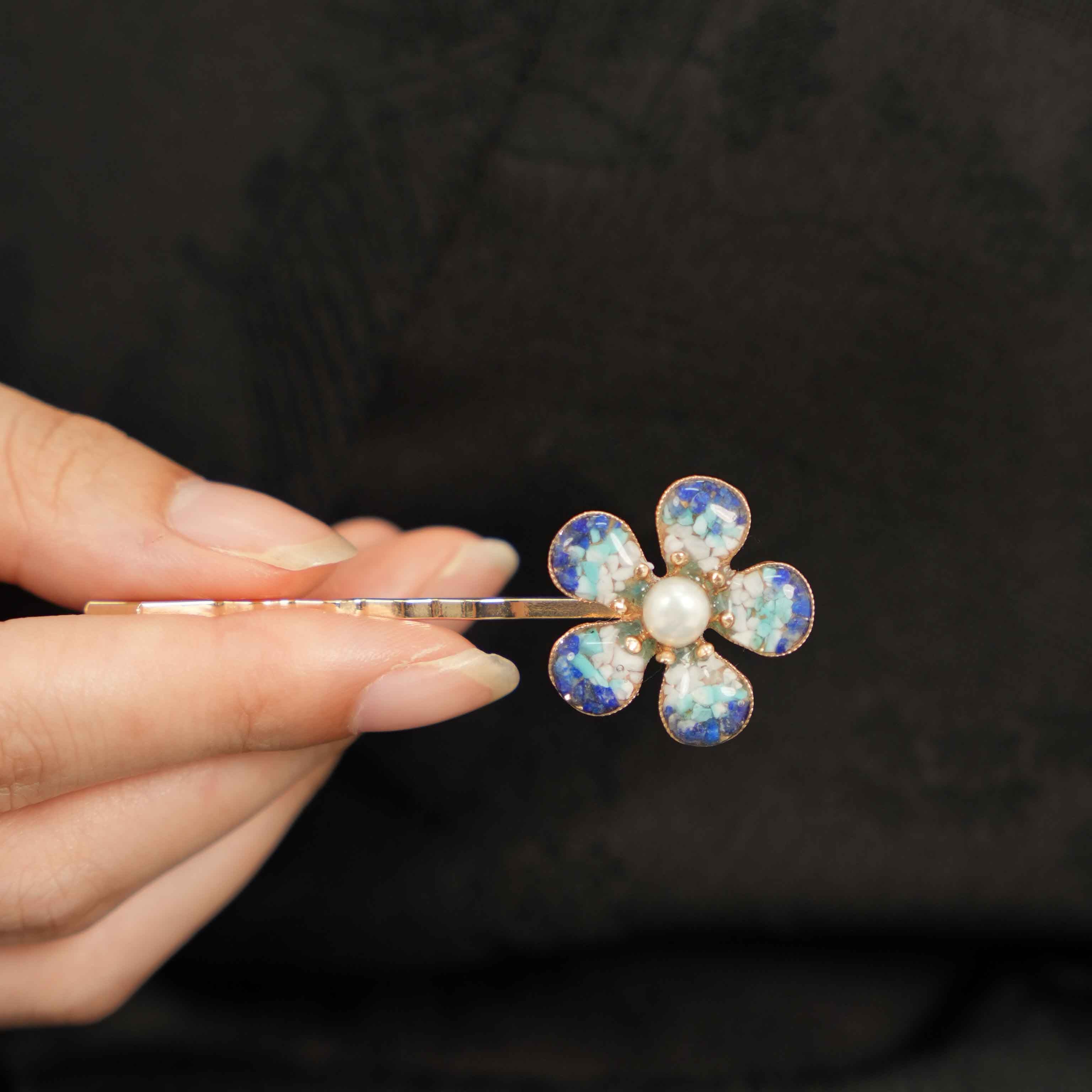 Colorful Stone Inlaid Lapis Lazuli Plum Blossom Shaped Hair Clip, Blue and White Style