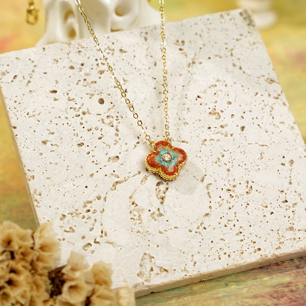 Color Stone Inlay Necklace – Double-Sided Clover, Dunhuang Red