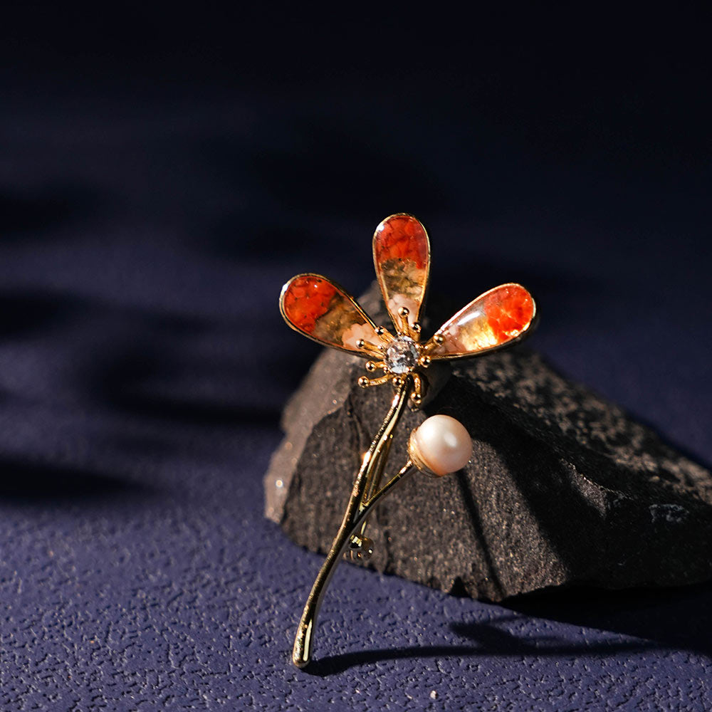 Clover Brooch – Prosperous Red