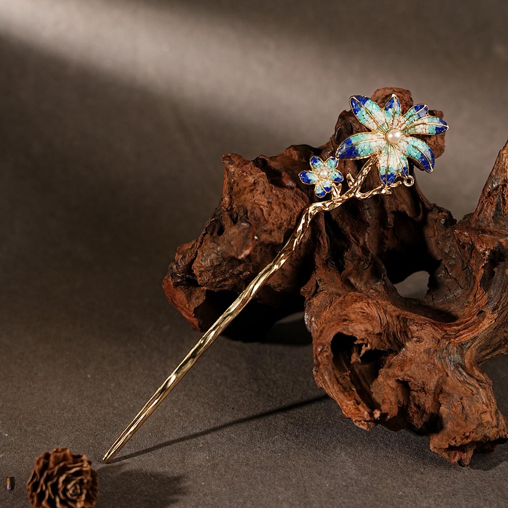 Blue-and-white Chrysanthemum Hairpin with Pearl